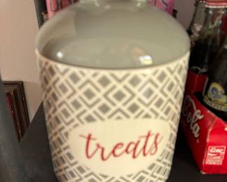 DOG TREAT CONTAINER