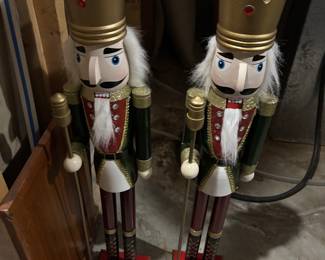 NUT CRACKERS