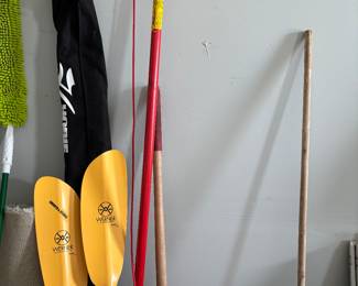 TRIMMER, PAIR OF OARS AND FLAG FOR A KAYAK