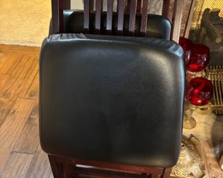 2 FOLDING CHAIRS