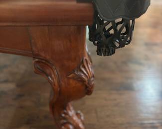 DETAIL OF POCKET AND LEG