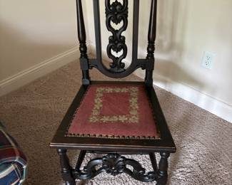 ANTIQUE CHAIR