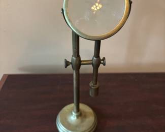 MAGNIFYING GLASS 