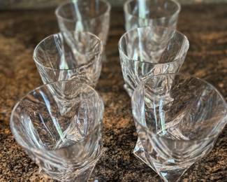SET OF GLASSES