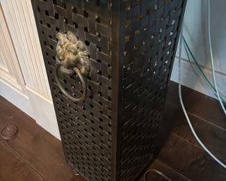 METAL UMBRELLA STAND