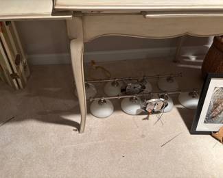 TABLE WITH END PUU OUTS