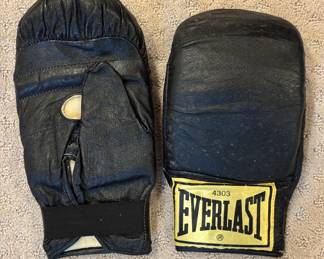 Everlast Leather Boxing Speed Bag Training Gloves.