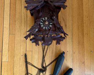 Vintage Black Forest Cuckoo Clock. Photo 2 of 3.