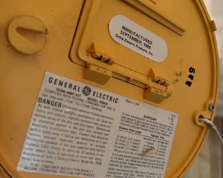 Vintage GE Tanning / Sun Lamp. Photo 2 of 2.