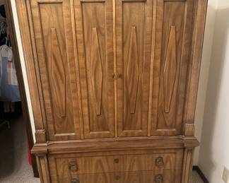 American of Martinsville Neoclassical Tuscan Style Door Chest