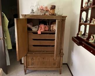 American of Martinsville Neoclassical Tuscan Style Door Chest