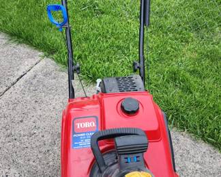 Like new Toro electric start snow blower