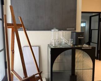 HD Buttercup Glass Cabinet Easel