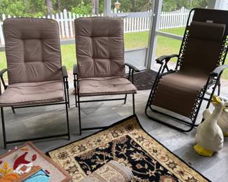 Folding chairs, 1 Zero gravity folding lawn chair
