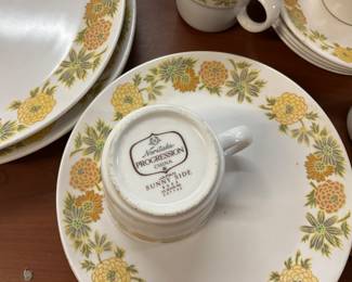 Japan Noritake Progression China "Sunny Side" Pattern Dinnerware