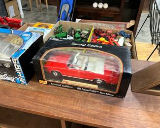Maisto Special Edition Die Cast 1965 Pontiac GTO Toy Car