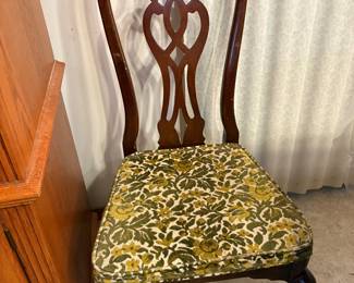 5 chairs and dining table