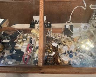 Jewelry showcase
