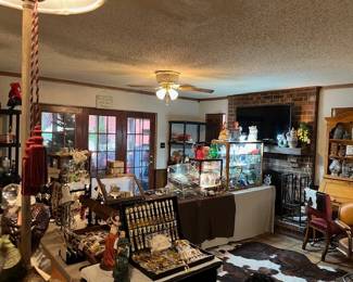 Here is the check out area with all the showcases