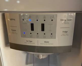 Ice Maker / dispenser works