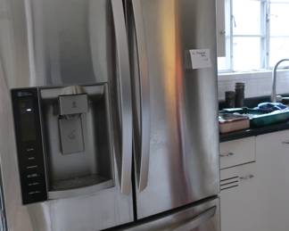 LG 27.6 cu ft stainless refrigerator