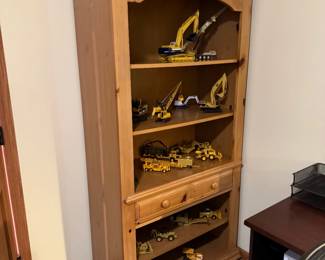 Broyhill Fontana Pine Bookshelf