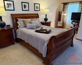 BROYHILL Bedroom Set