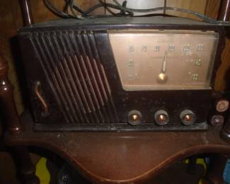 vintage silvertone radio