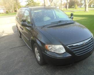 2006 Chrysler Town and Country with wheel chair ramp