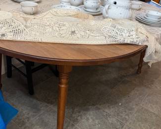 Nice dining table and chairs