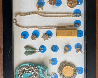 12" rope chain 15.376 grams 14kt
14" chain & bar 17.485 gm 14kt
clover pin 7.010 gm 14kt
DK Bressler Zodiac Pendant 14.584 14kt
10" chain link 16.337 gm 18kt
9" rope 7.641 gm 85.8%
1945 2.5 Pesos Mexico Gold Coin 1.9 gm 90%
Gold Plated 1889 Morgan Silver Dollar
Vintage Cartier Les Must lighter Florentine Gold plated 1970's
more ...