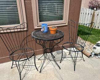 Homecrest Bistro Table and 2 Chairs