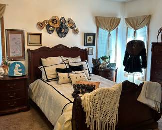 Broyhill Queen Size Head/Foot Board
