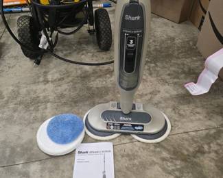Shark - Steam & Scrub floor cleaner