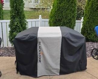 Like New - used 3 times, air fryer never used. 30" top of the line Blackstone with XL air fryer, 3 burners, liquid propane, hard top lid and nice dust cover - paid $800 at Lowes 