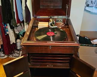 Antique Victor Victrola Phonograph VV-XI, over 100 years old and it works