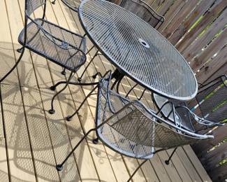 Metal mesh outdoor table and chairs