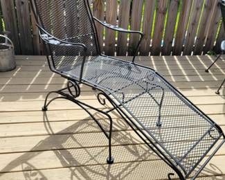 Meyal mesh chaise lounge