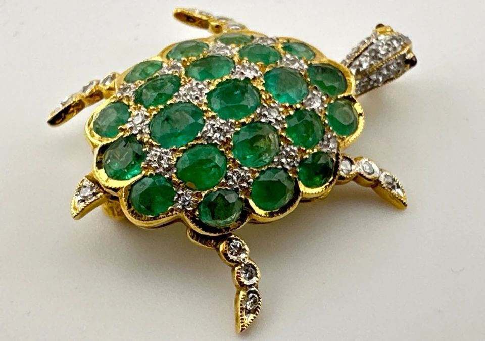 18kt emerald and diamond tortoise pin