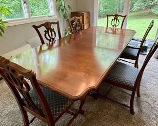 American Drew dining table with 6 chairs
