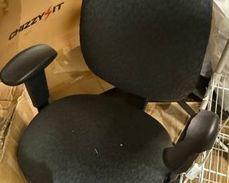 Swivel task chair