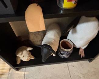 Decorative accessories.