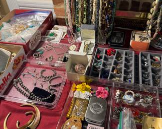 Very nice selection of jewelry.
