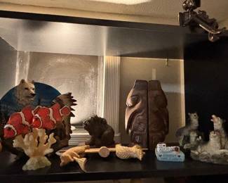 Decorative accessories.