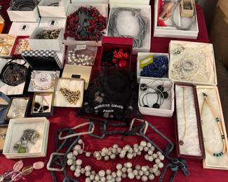 Very nice selection of jewelry.