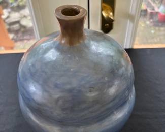 Handmade vase made in Peru.