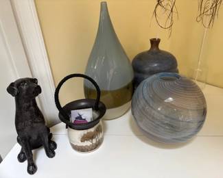 Decorative accessories.