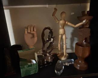 Decorative accessories.