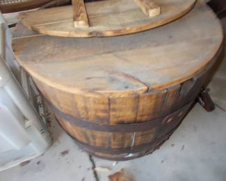 Barrel storage container