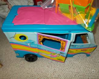 Barbie vintage beach bus missing 1 set of wheels